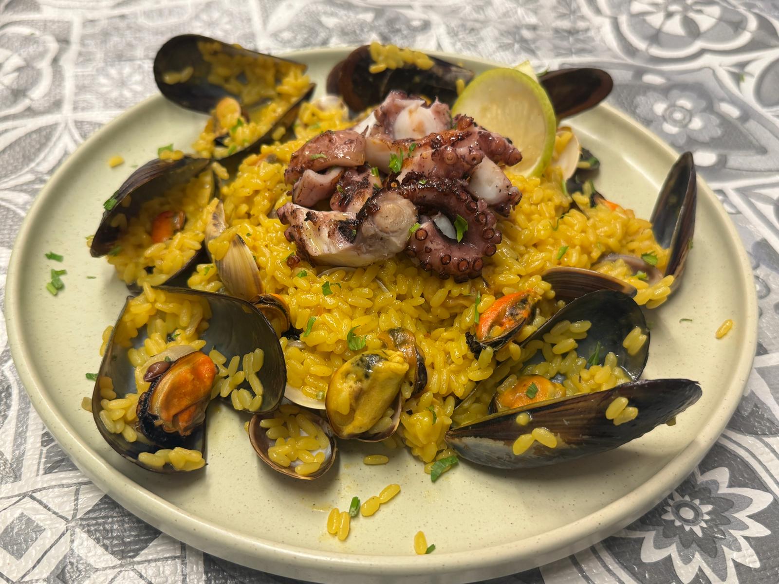 RISOTTO COZZE  GAMBERETTI E ZAFFERANO.